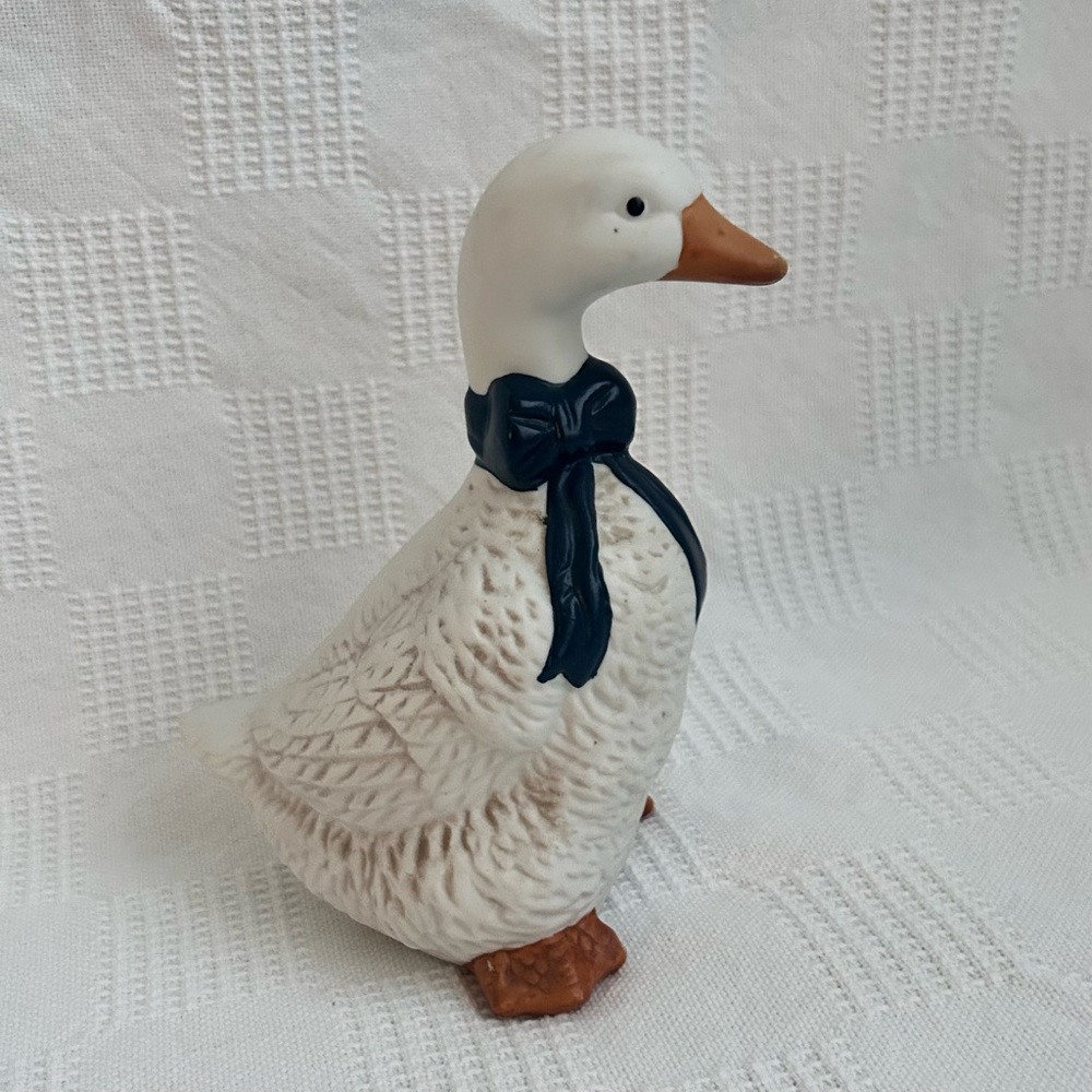 Vintage Blue Ribbon Goose Figurine Country Farmhouse Kitchen Decor - Picture 3 of 10